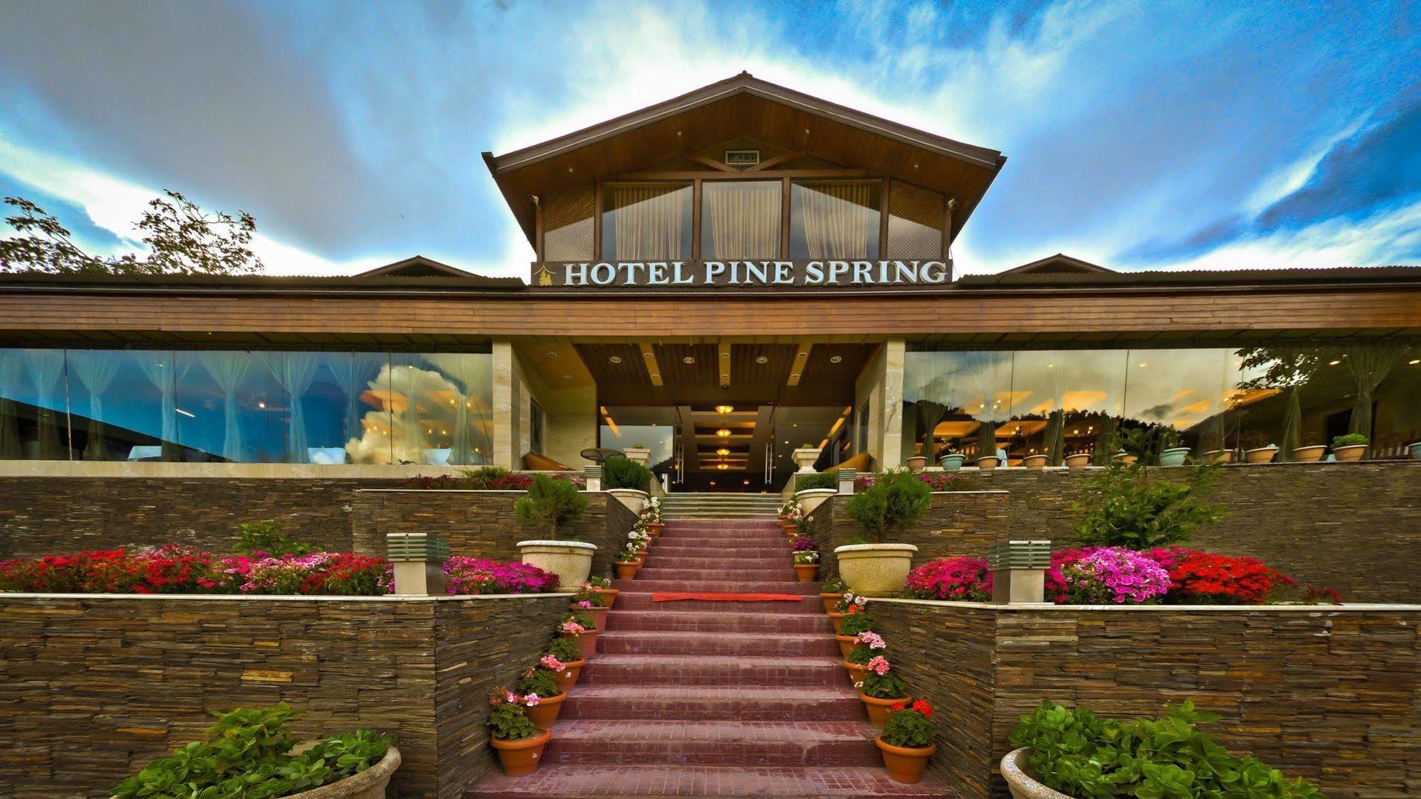 Hotel Pine Spring Pahalgam Exterior photo